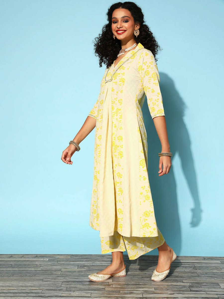 Ahalyaa Women Yellow Colour Crepe Printed Kurta Pant Set