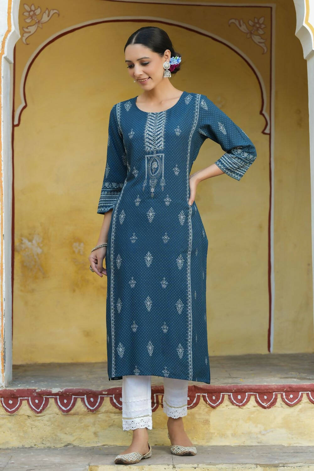 Juniper Women's Blue Rayon Staple Printed Straight Kurta