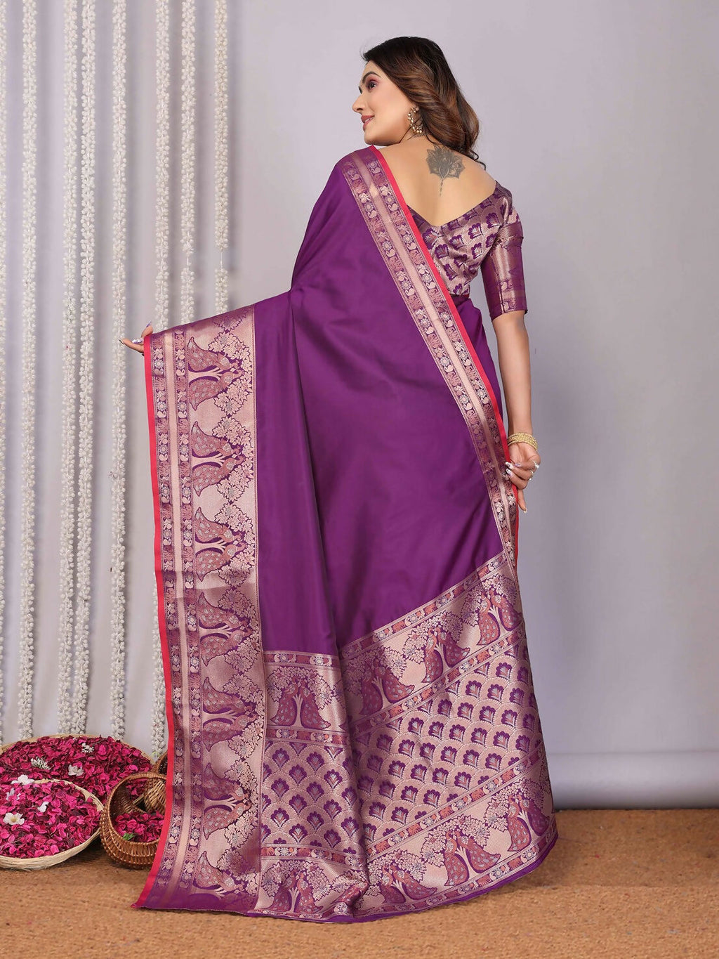 Joban Fashion Magenta Woven Banarasi Silk Sarees