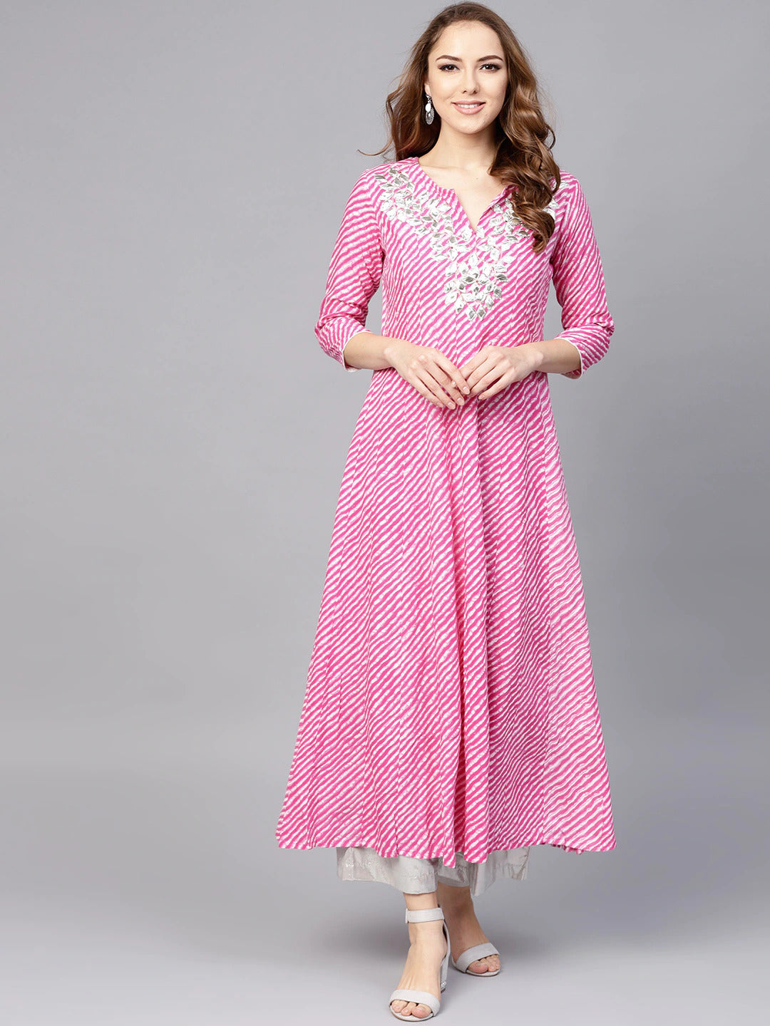Yufta Women Pink & White Lehariya Print Anarkali Kurta