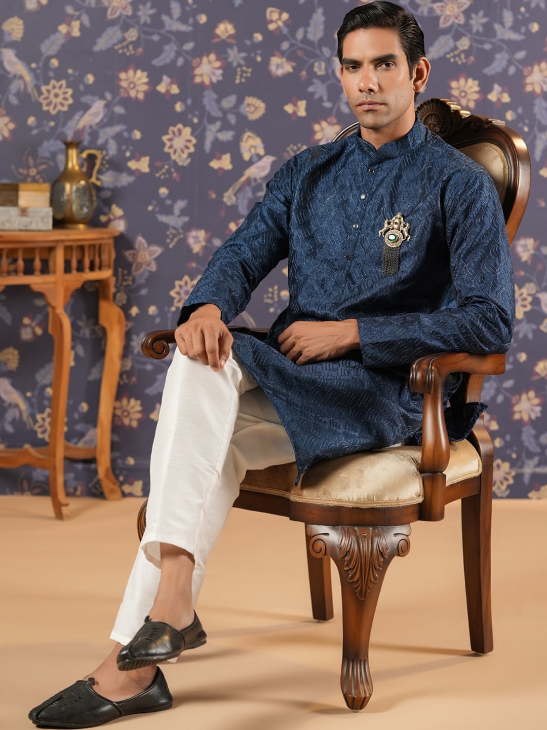 House of Pataudi Ethnic Motifs Embroidered Mandarin Collar Straight Kurta With Trouser
