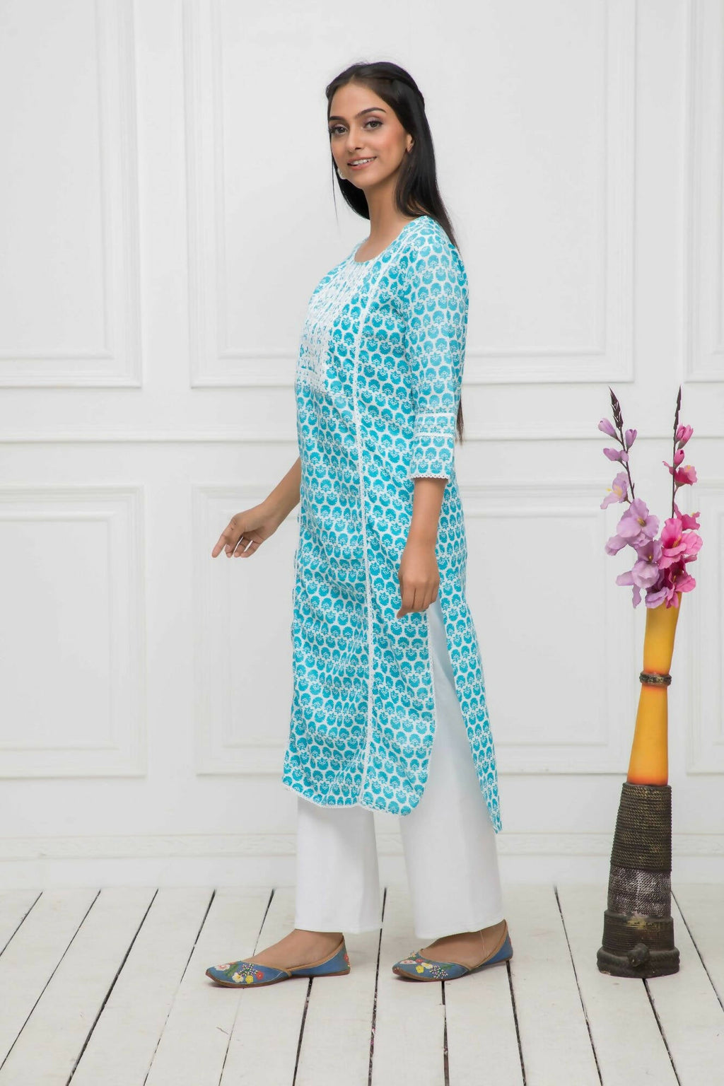 Myshka Blue Women Solid Cotton Straight Round Neck Kurtas