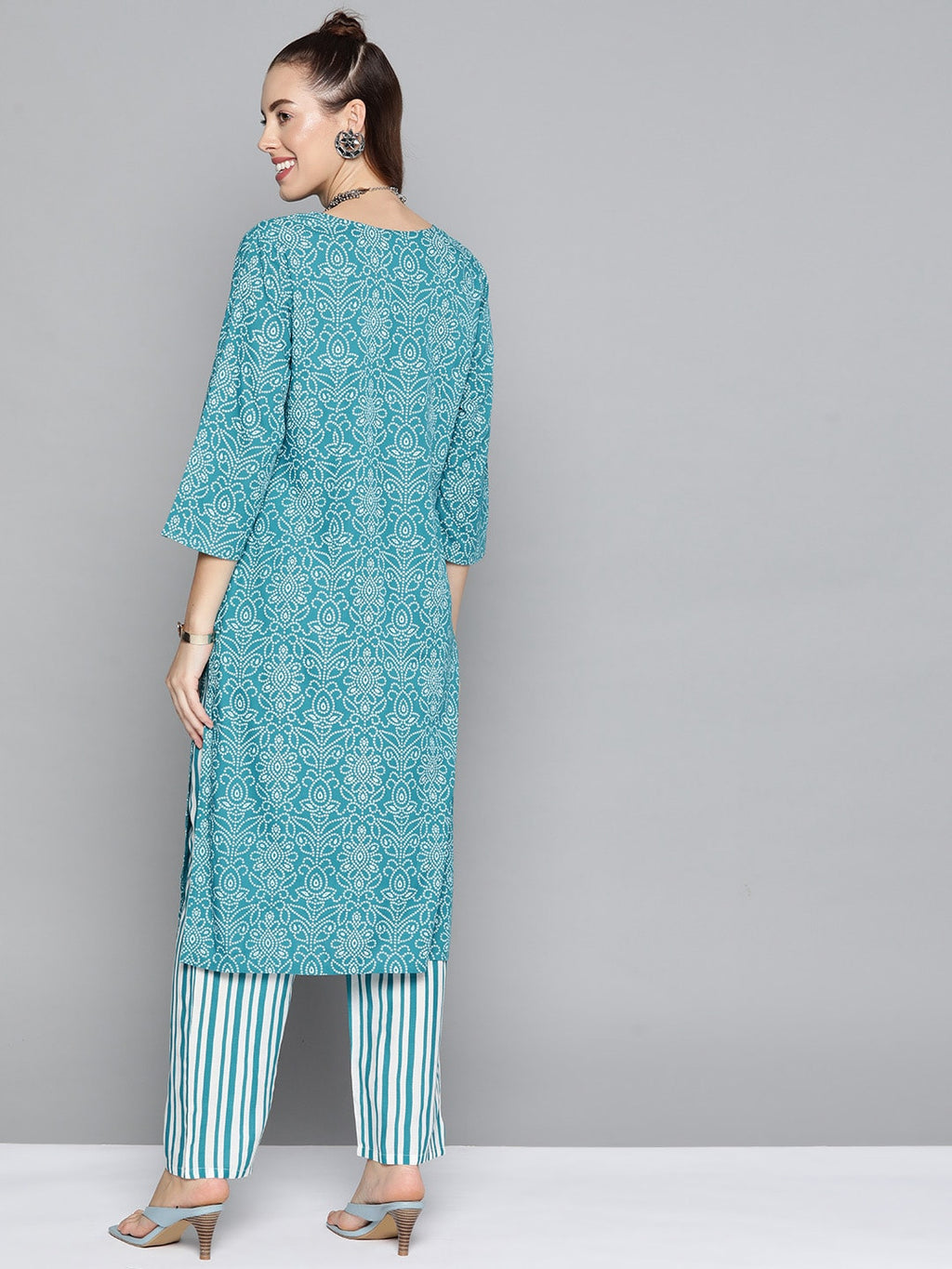 HERE&NOW Women Blue & White Bandhani Print Kurta with Striped Trousers