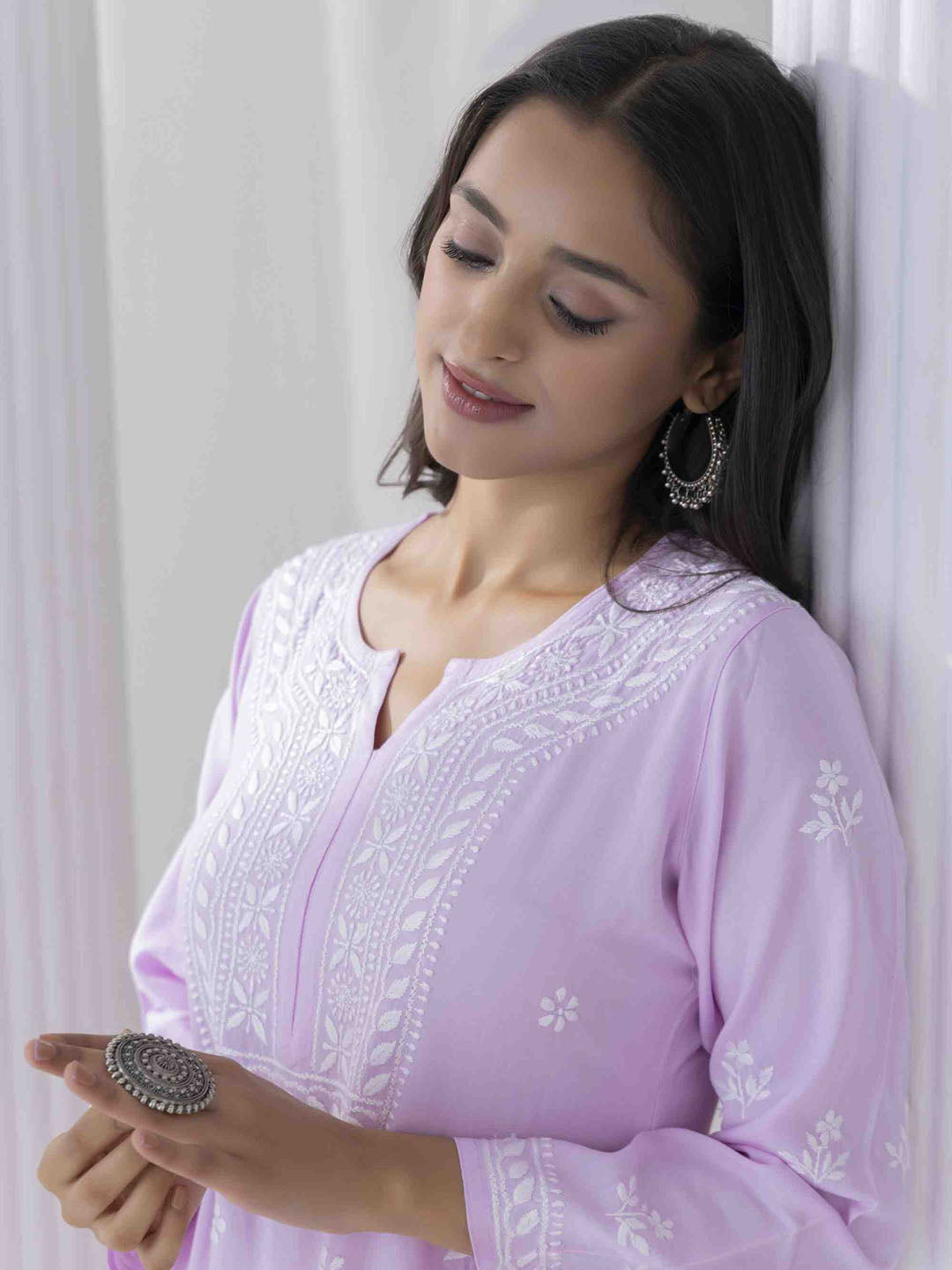 HOUSE OF KARI Floral Embroidered Chikankari Straight Kurta