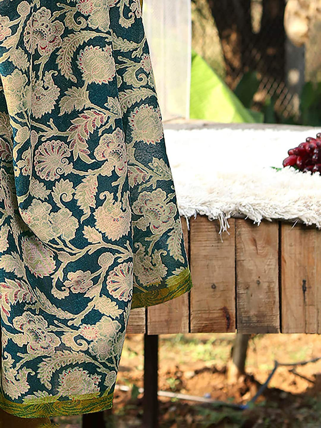 Saree Mall Floral Printed Zari Sungudi Traditional Sarees