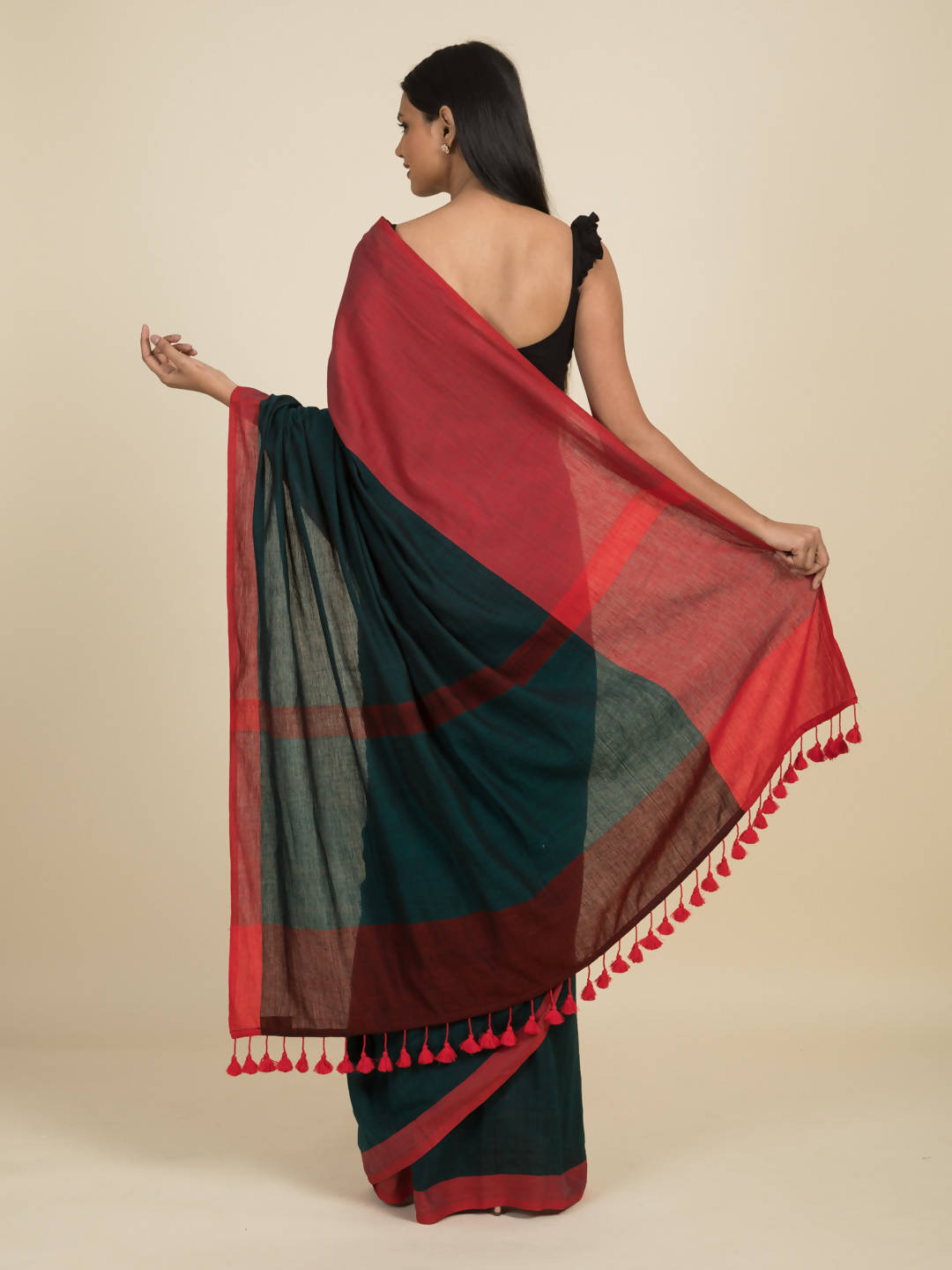 Suta Green Red Colourblocked Pure Cotton Saree