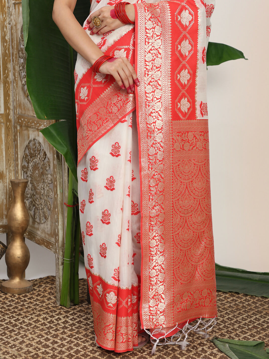 Shree Shyam Fashion Linen Cotton Red & White Saree