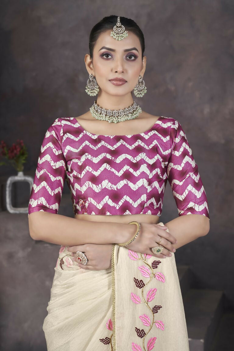Vastranavya Off White Soft Crush Georgette Thread Embroidery work of Leaf Pattern with Patched Lace Border Saree
