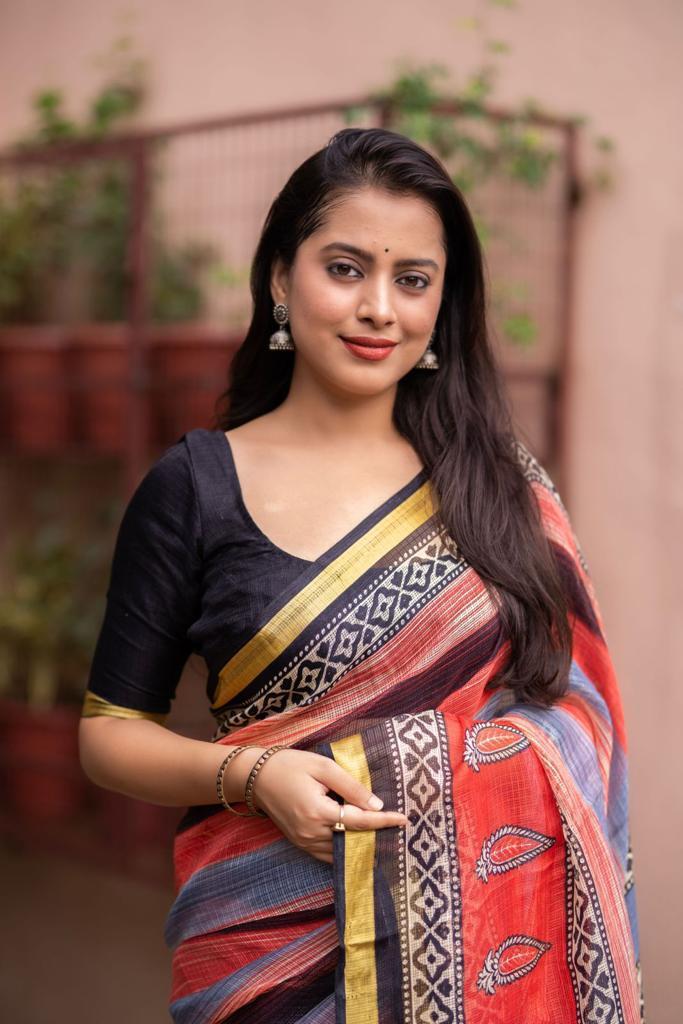 Red Silk Blend Geometric Saree with Unstitched Blouse - A2M