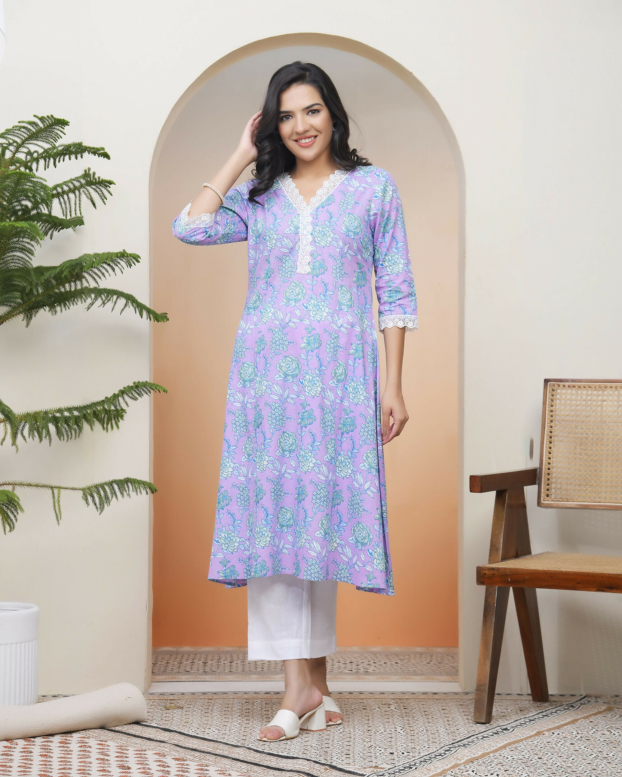 Vaasva Women Lavender Floral Cotton Printed Flare Kurti With Pant