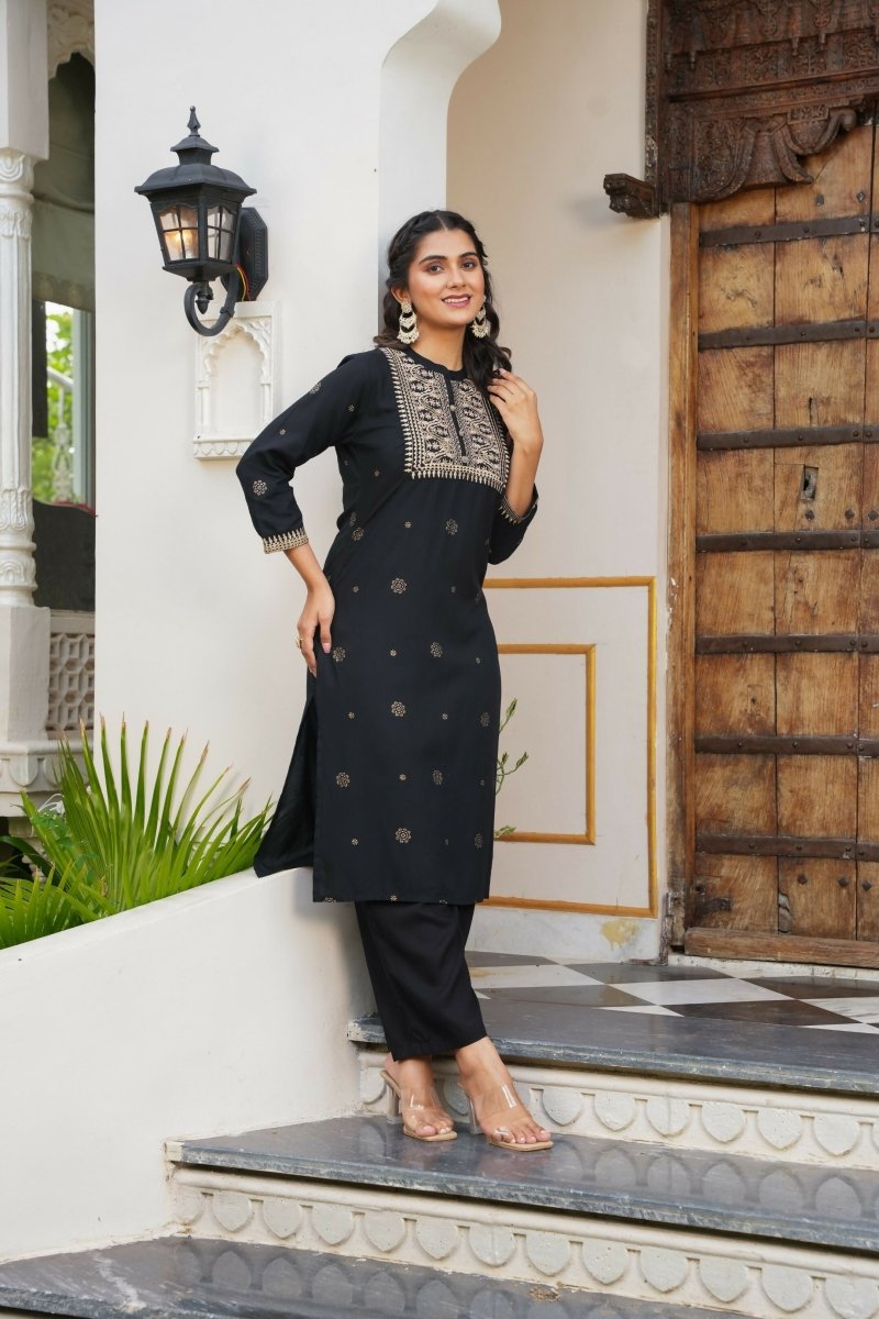 Aramya Straight Rayon Rogan Print Women's Kurta - Black