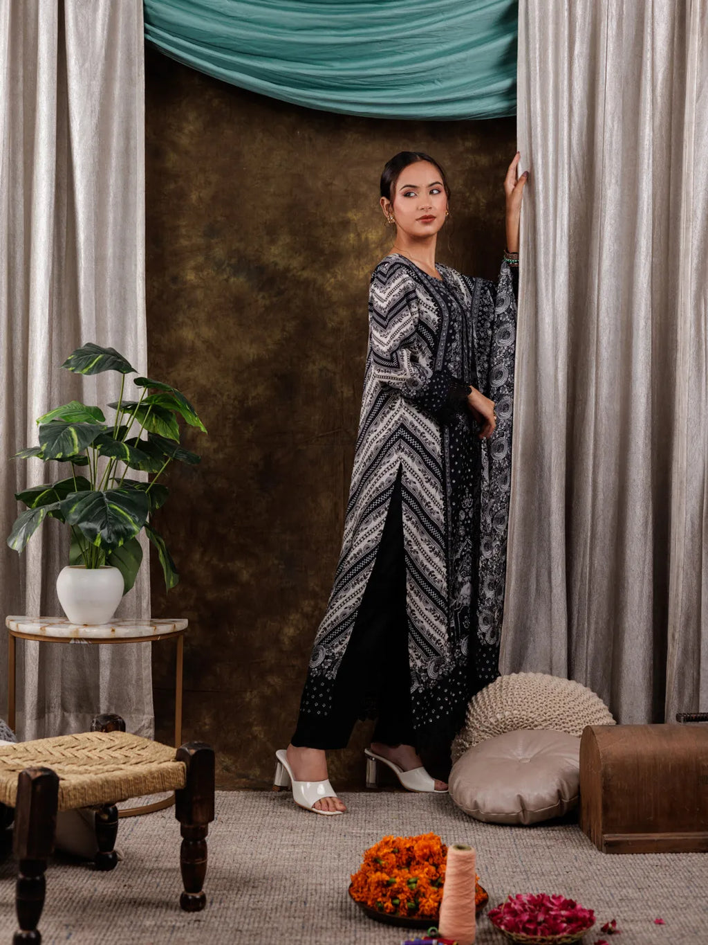 Yufta Black Hand Embroidery Silk Straight Kurta And Trouser With Dupatta Set