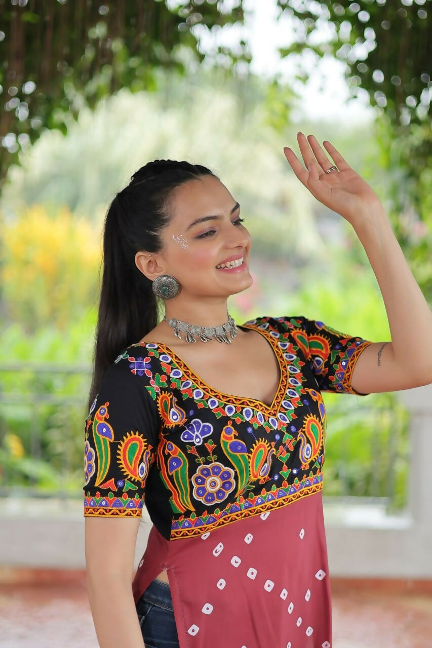 Vastranavya Black Navratri Special Kutchi Gamthi Work with Printed Kurti