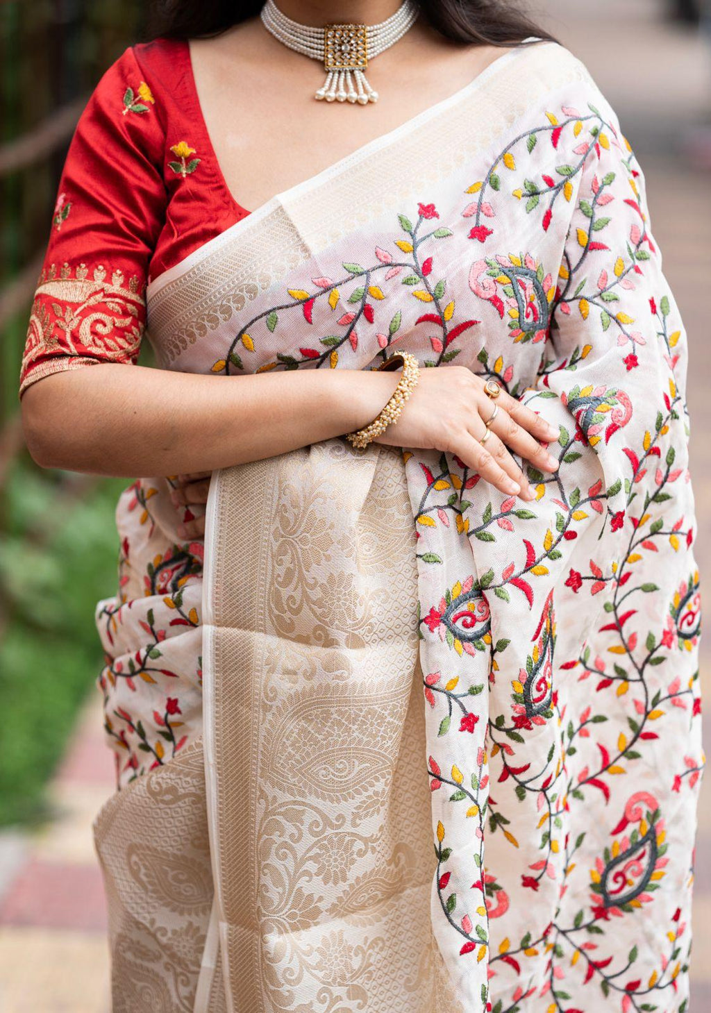 White Jute Silk Ethnic Motifs Saree with Unstitched Blouse - A2M