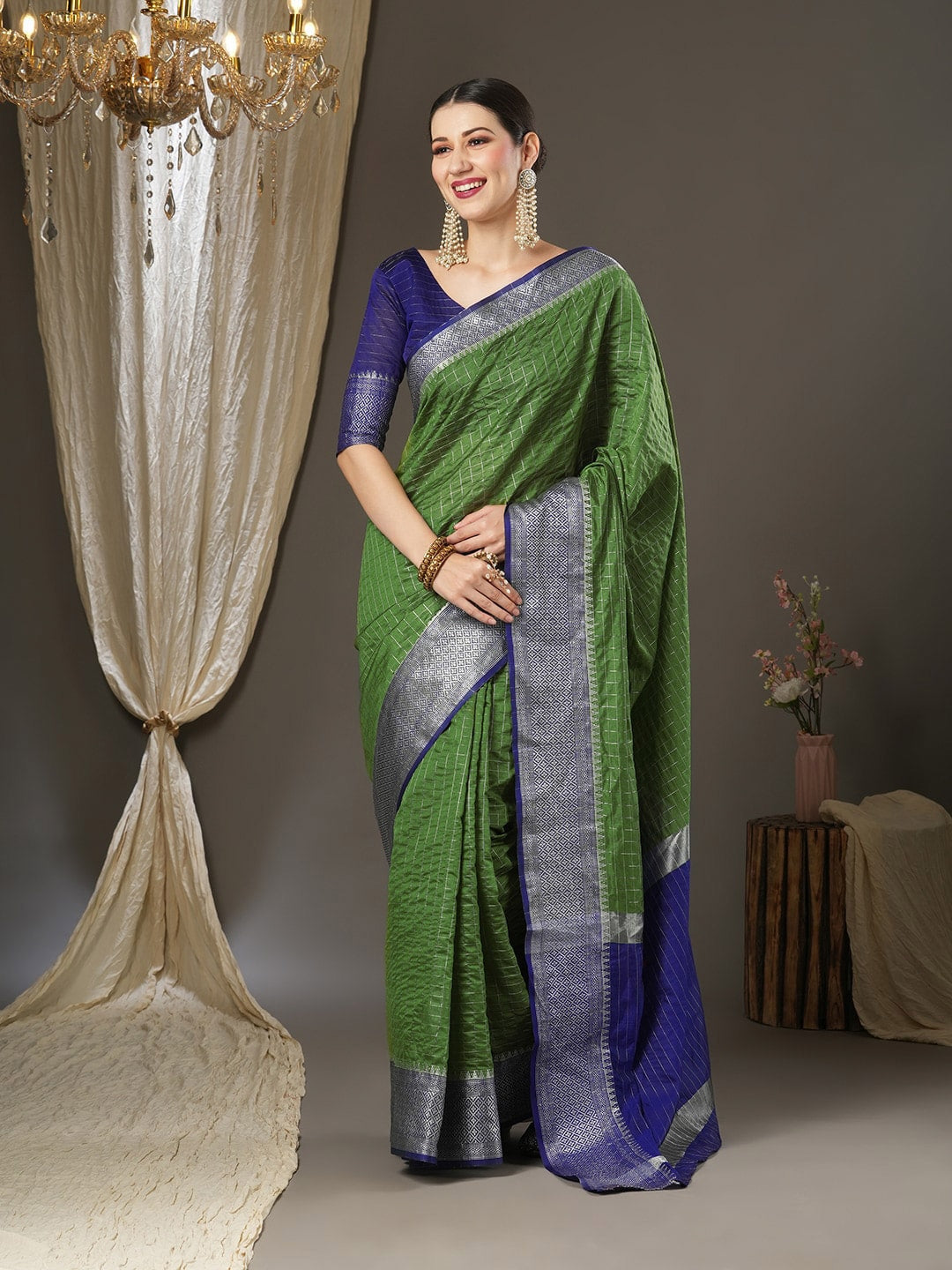 Saree Mall Checked Zari Taant Traditional Sarees