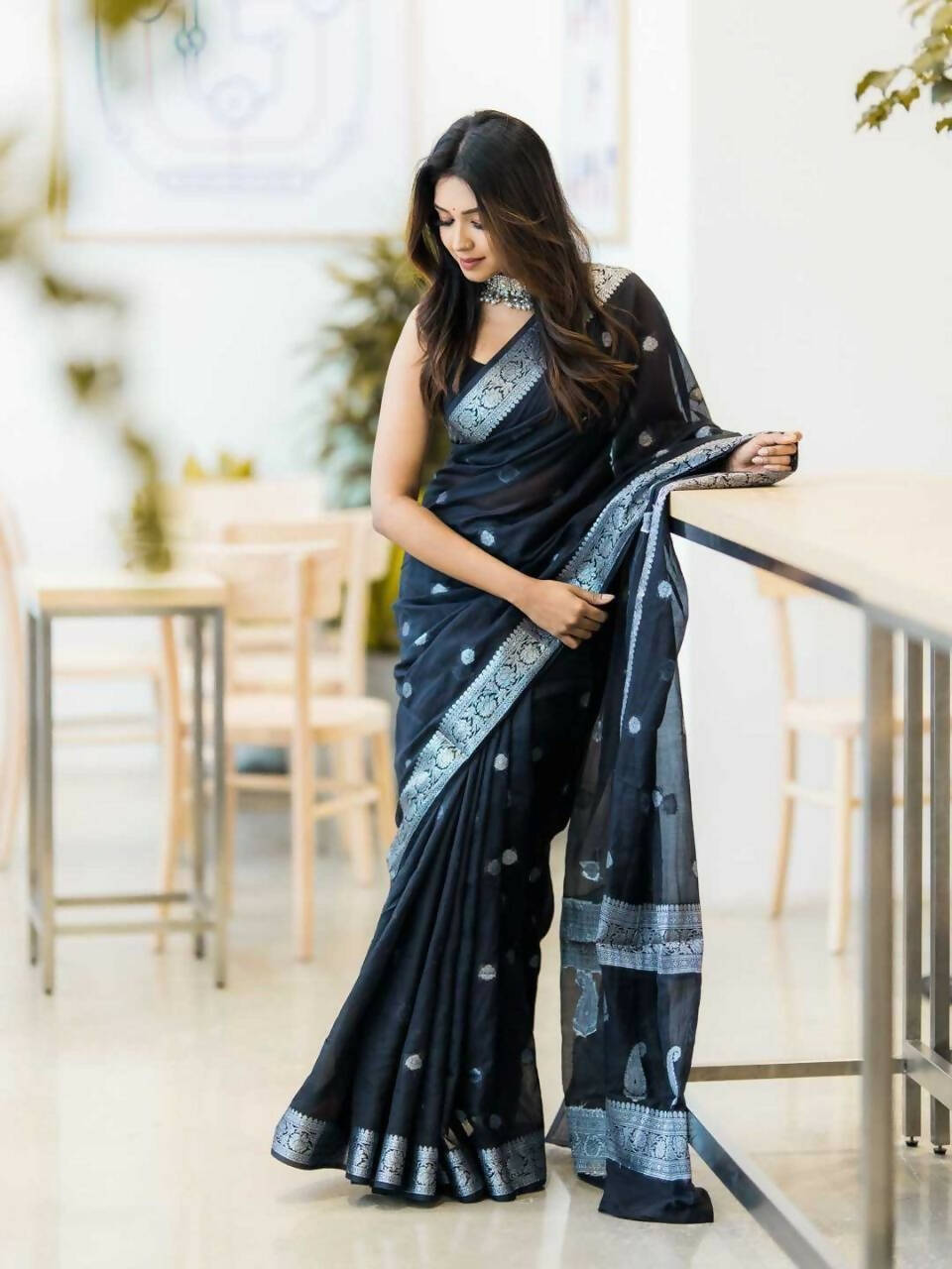 DEIANA'S Beautiful Designer Golden zari Soft Cotton Saree - Black