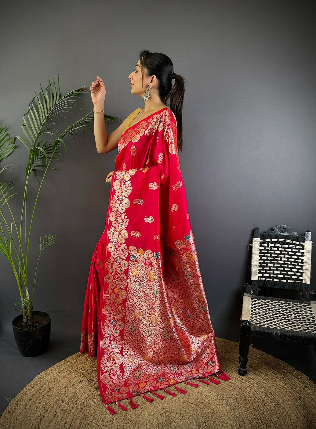 Joban Fashion Meenakari Pink Woven Soft Silk Saree