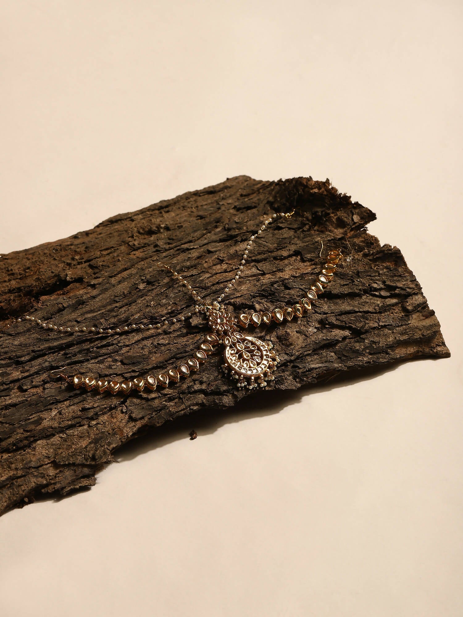 Women's Gold-Polished Kundan Mathapatti Head Jewellery - Ruby Raang