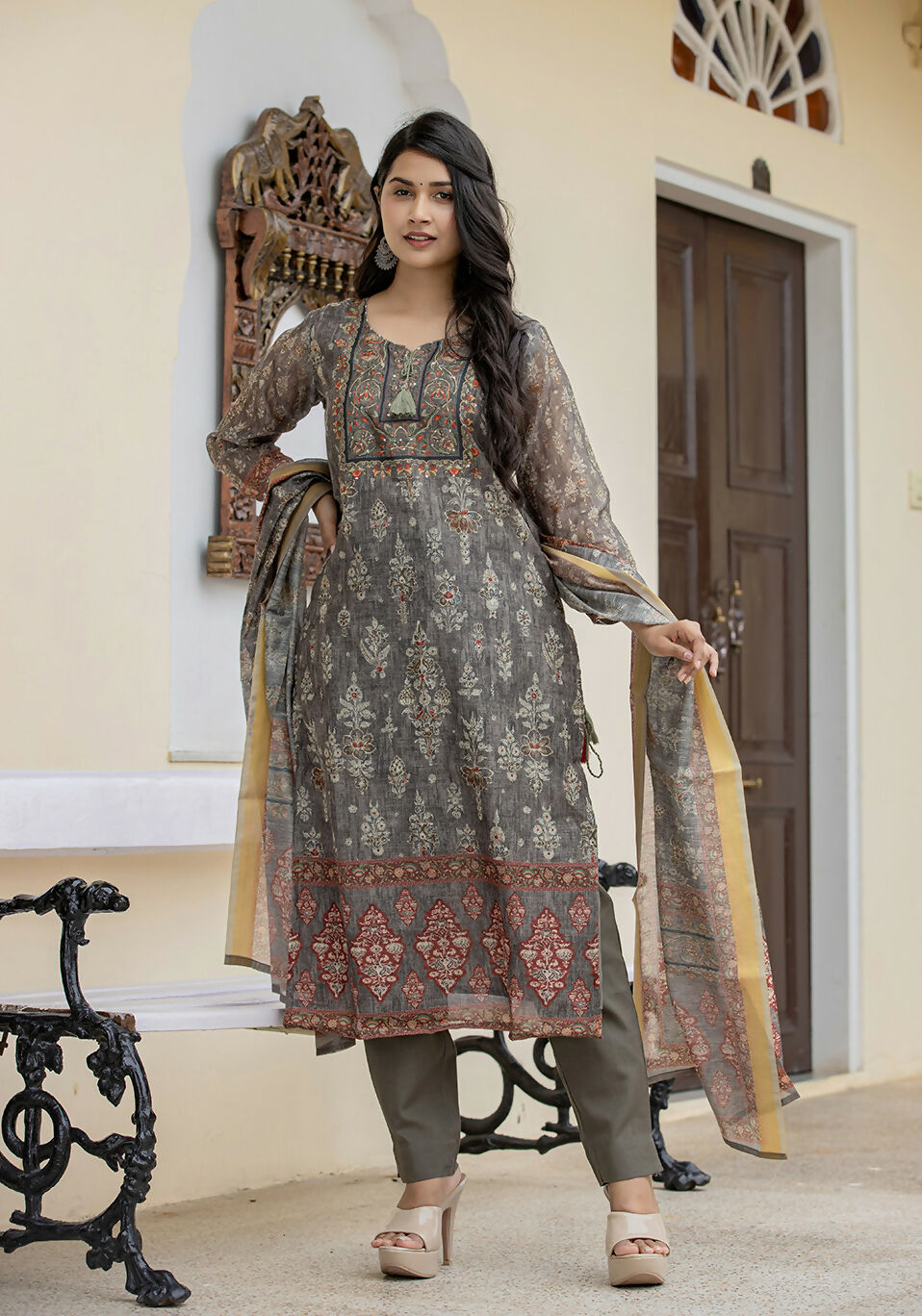 Kaajh Women's Grey-Green Digital Print Chanderi Kurta Pant Set With Dupatta