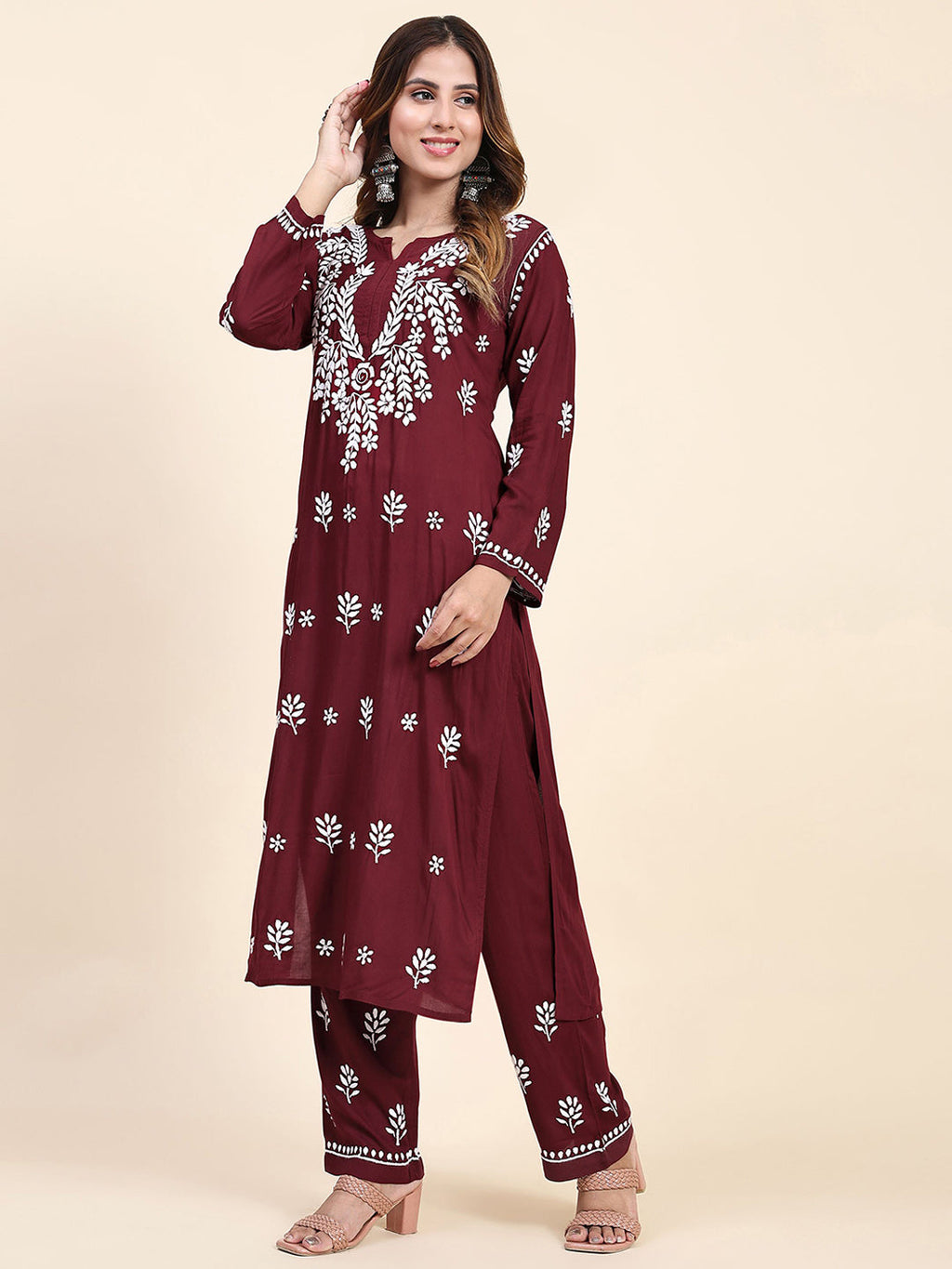 HOUSE OF KARI Floral Embroidered Chikankari Pure Cotton Straight Kurta With Trousers