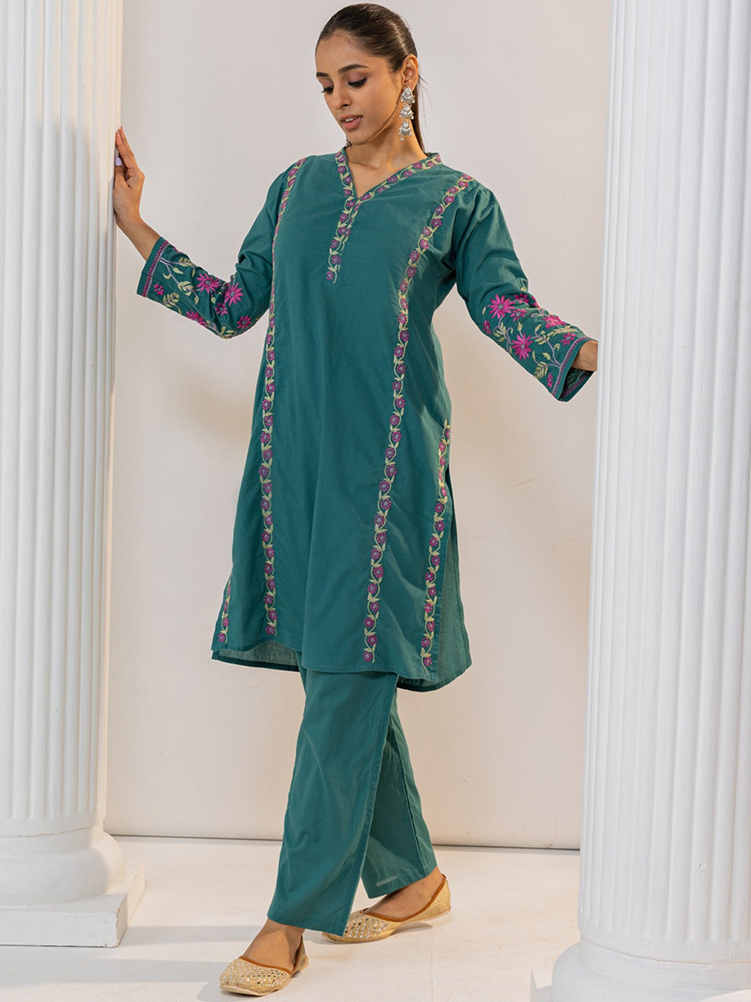 HOUSE OF KARI Floral Embroidered Regular Chikankari Kurta with Trousers