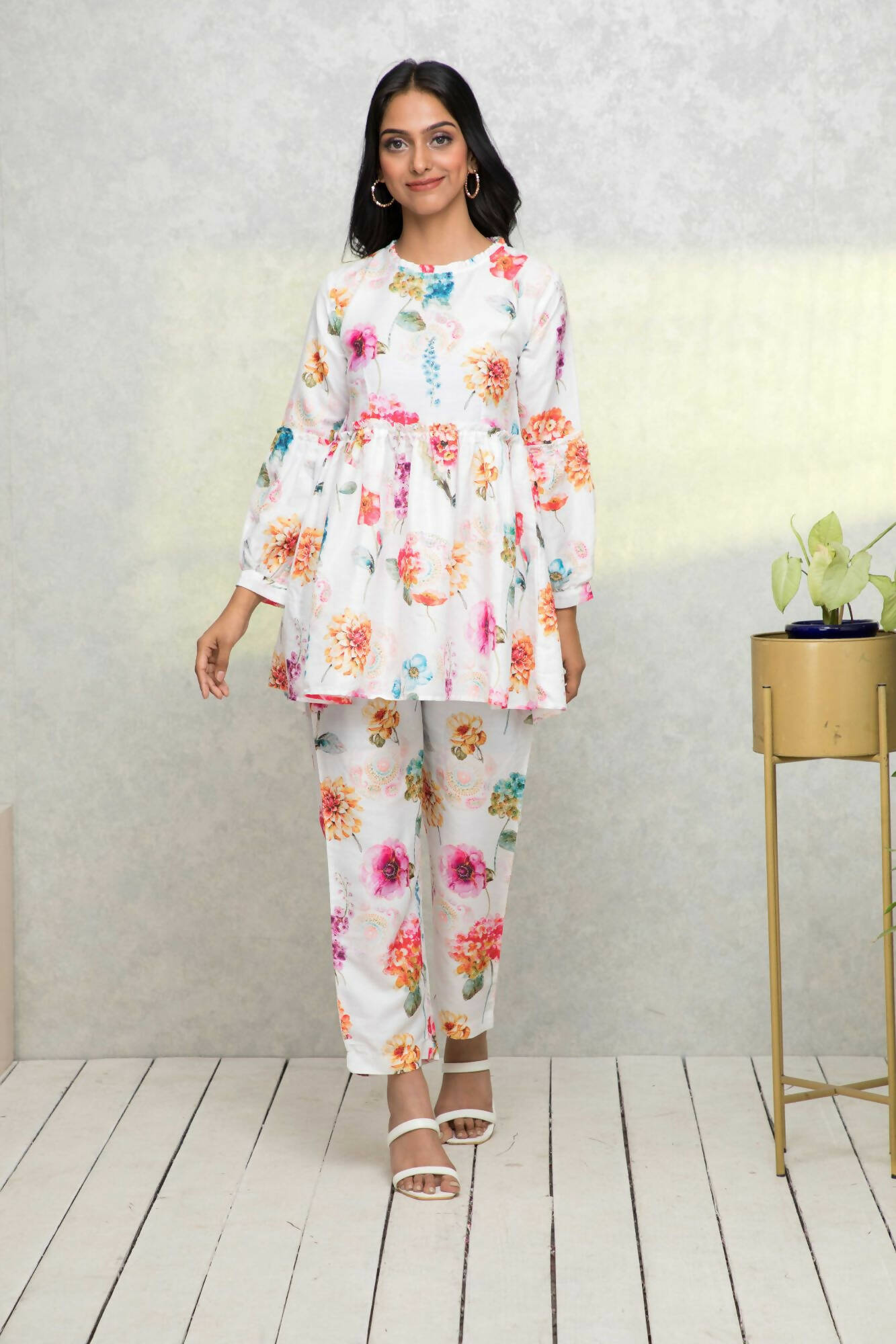 Myshka Women White Printed Romantic Florals Co-Ords