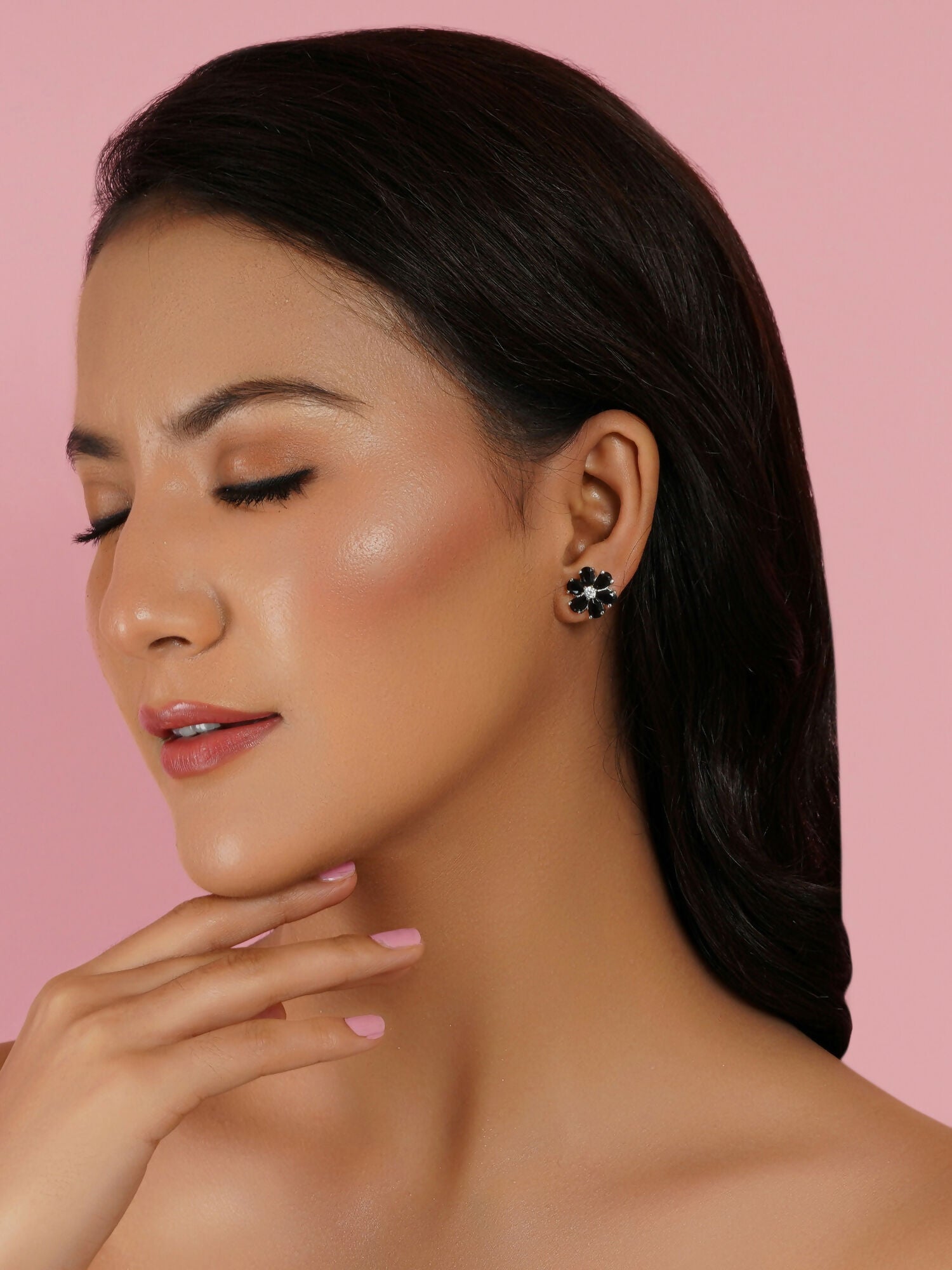 stone stud (Black and white) - Ruby Raang