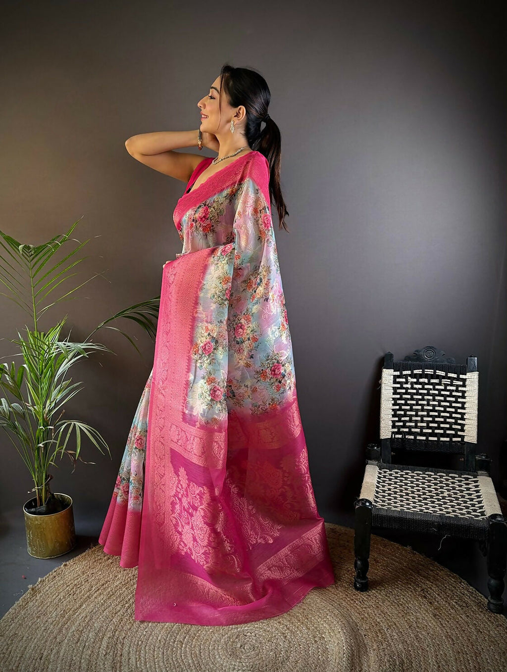 Joban Fashion Pink Floral Motifs Banarasi Silk Sarees