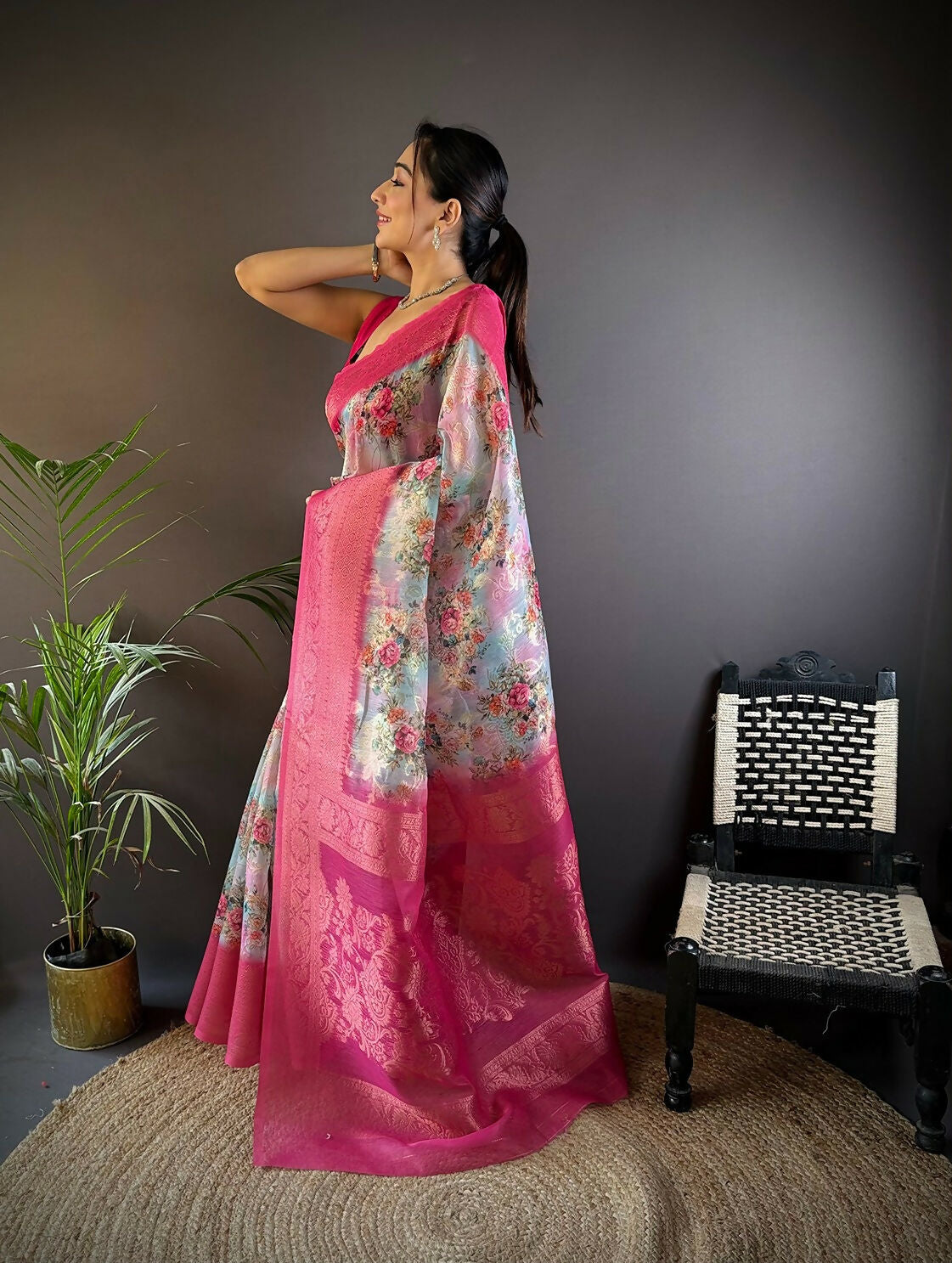 Joban Fashion Pink Floral Motifs Banarasi Silk Sarees