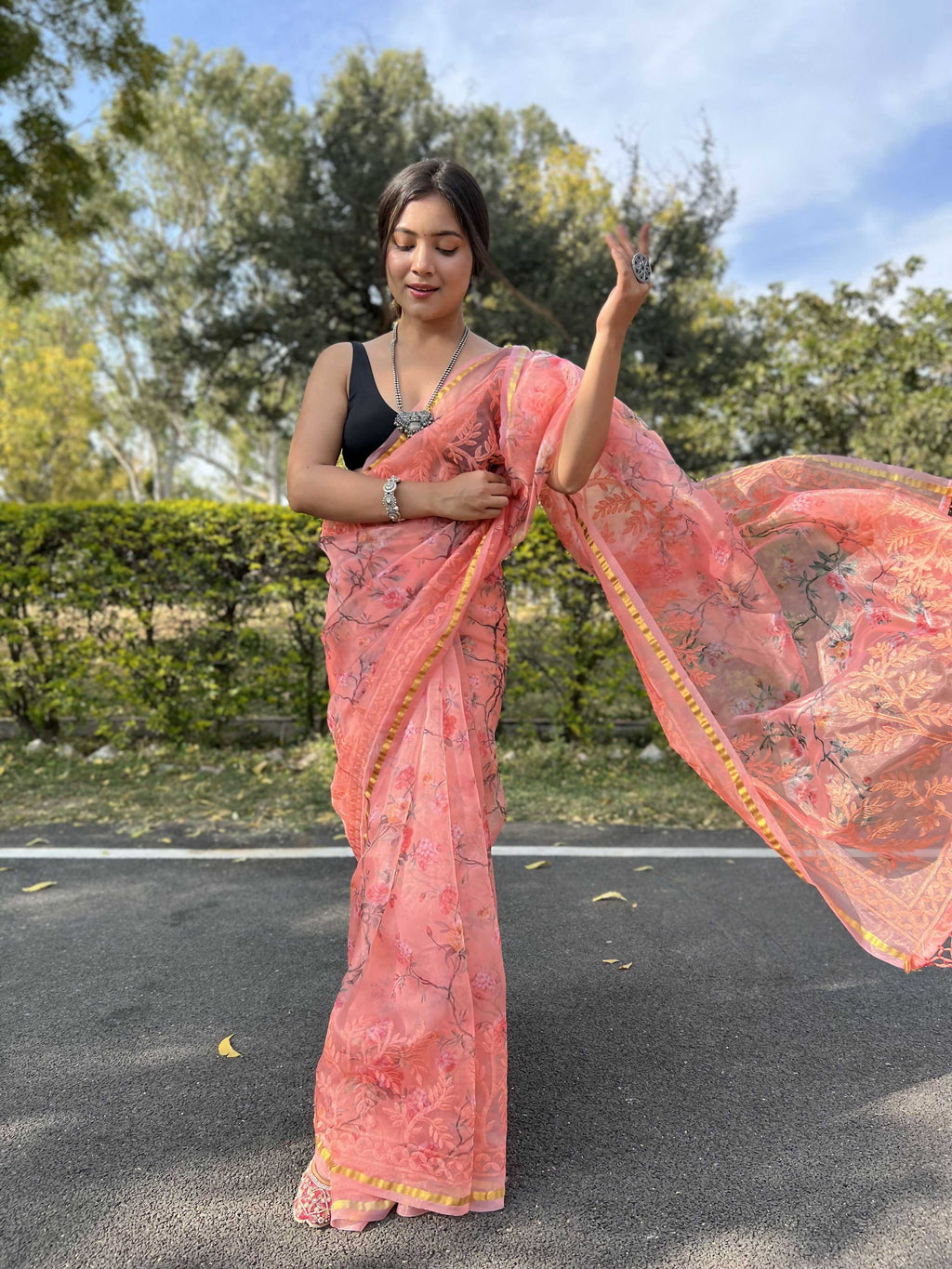 Vamsee Golden Patti Peach Organza Saree