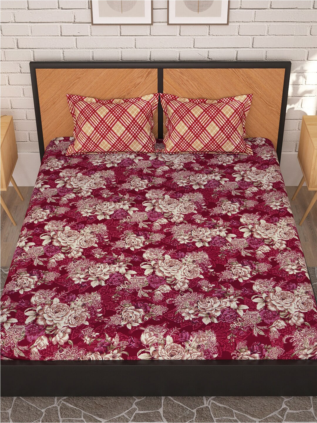 Story@home Arena Magenta & White Floral Microfiber 180 TC Queen Bedsheet & 2 Pillow Covers