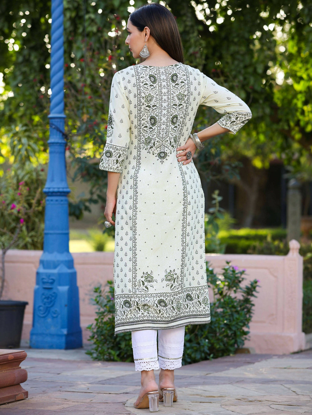Juniper Women's Green Rayon Staple Kalamkari Floral Placement Printed Kurta