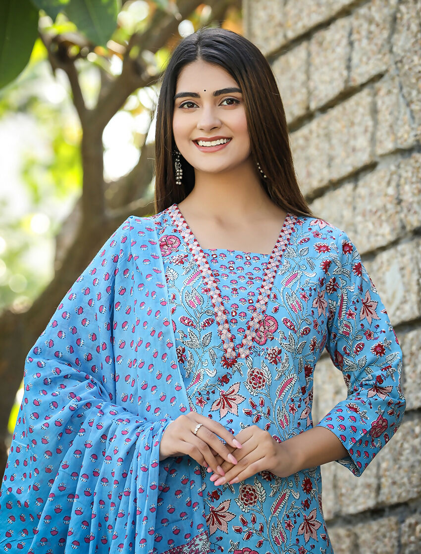 Kaajh Women's Blue Printed Kurta Pant Set With Dupatta