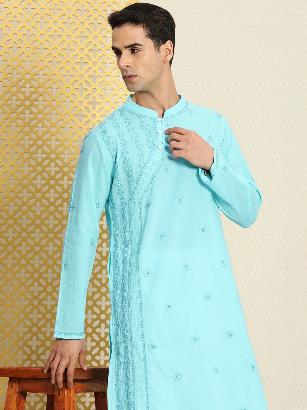 House of Pataudi Men Pure Cotton Embroidered Chikankari Jashn Kurta with Churidar