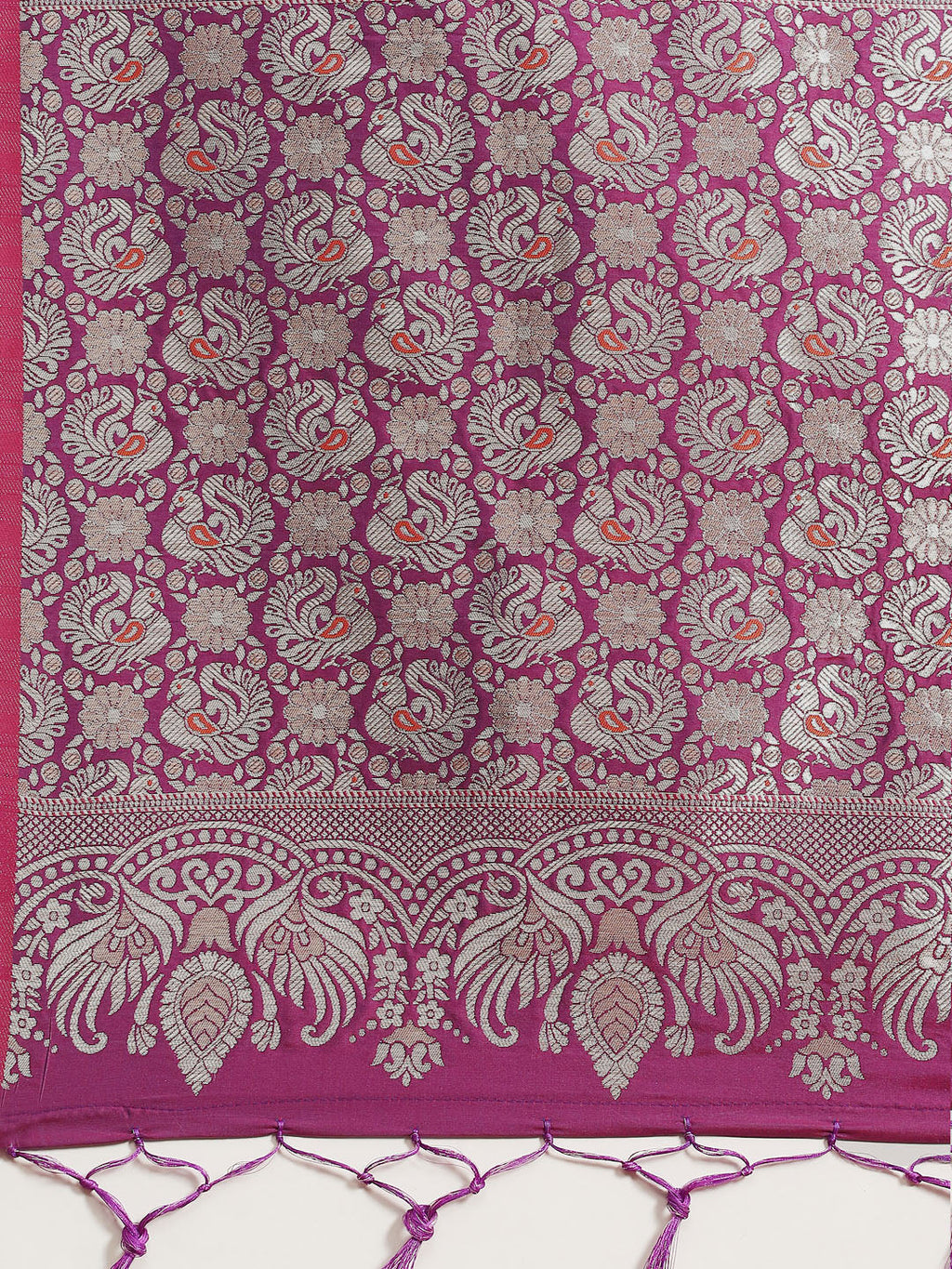 Saree Mall Magenta & Silver-Toned Floral Silk Blend Dharmavaram Saree