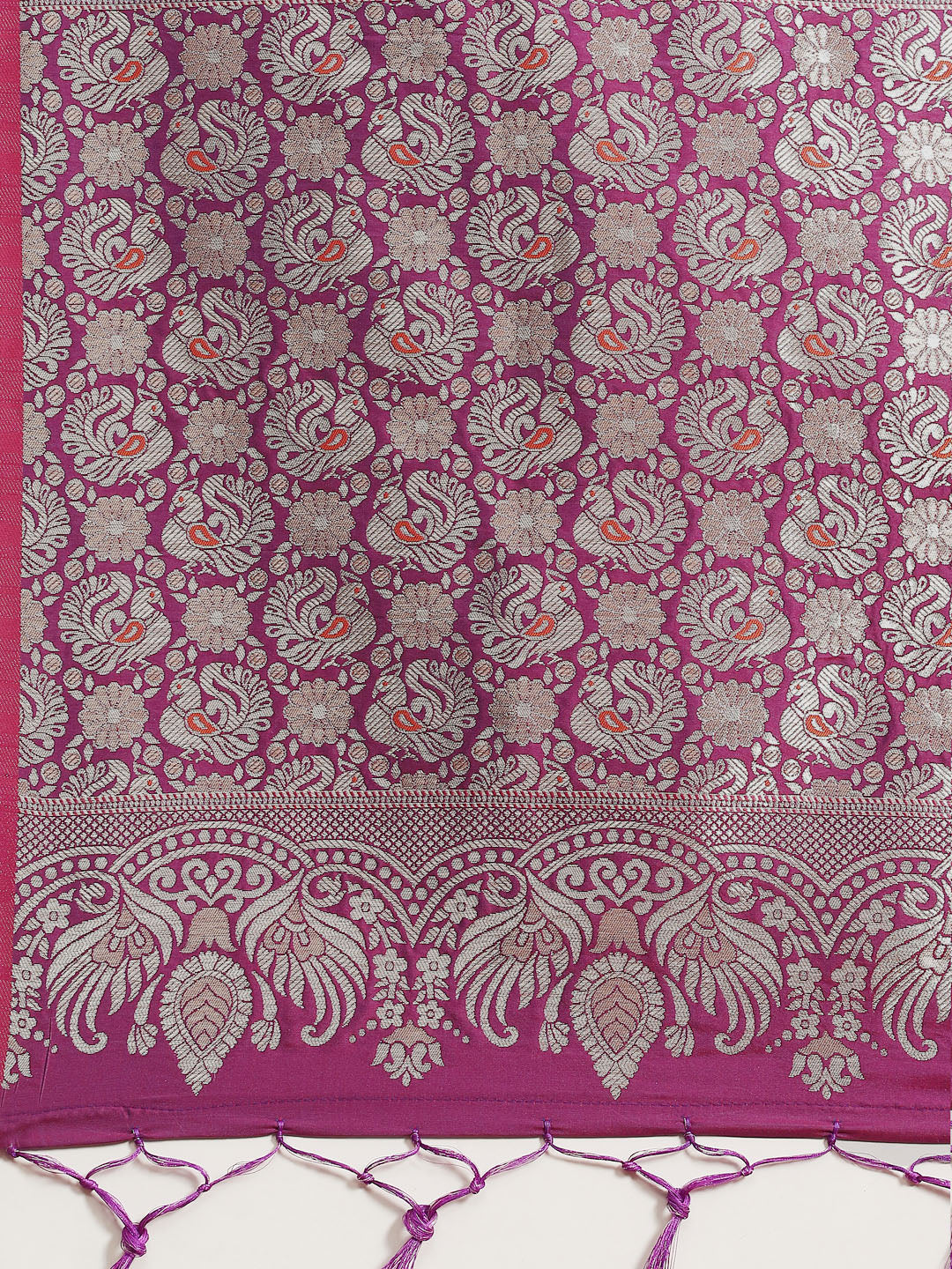 Saree Mall Magenta & Silver-Toned Floral Silk Blend Dharmavaram Saree