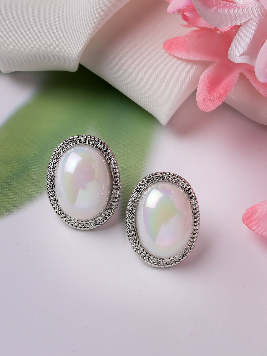 NVR Women's Silver Plated Oval Stud Earrings