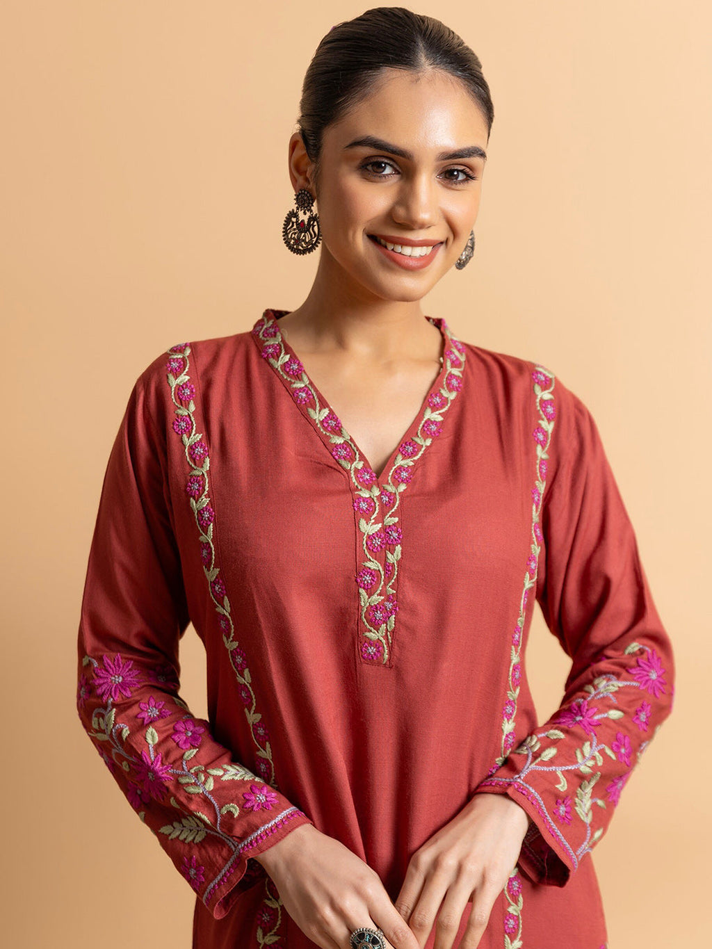 HOUSE OF KARI Floral Embroidered Regular Chikankari Kurta with Trousers