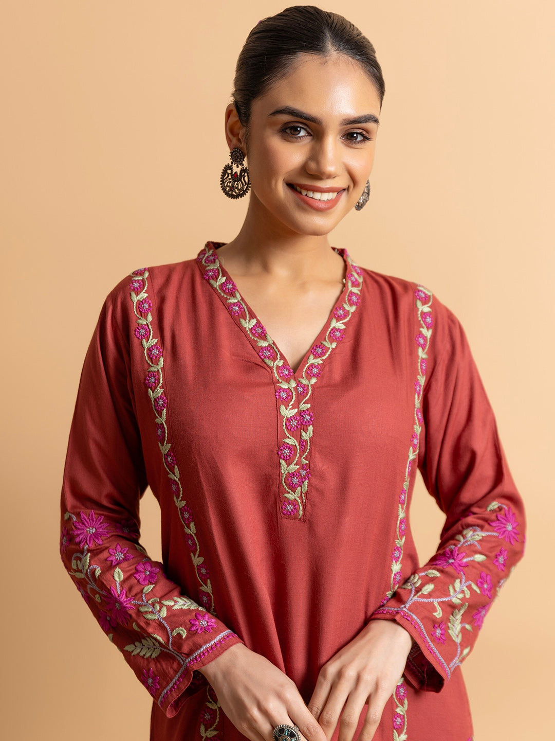 HOUSE OF KARI Floral Embroidered Regular Chikankari Kurta with Trousers