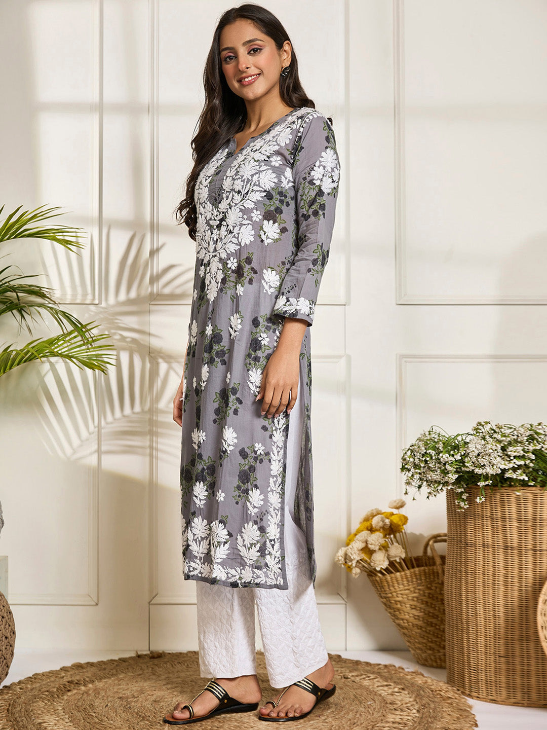 HOUSE OF KARI Floral Embroidered Chikankari Cotton Straight Kurta