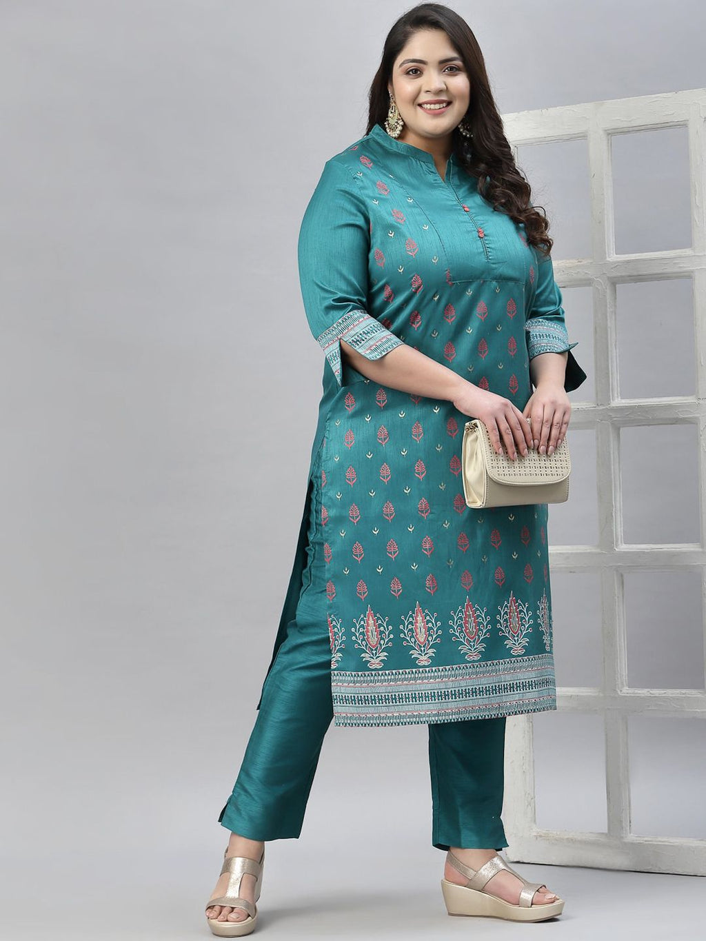 Sztori Plus Size Floral Foil Printed Mandarin Collar Straight Kurta with Trousers