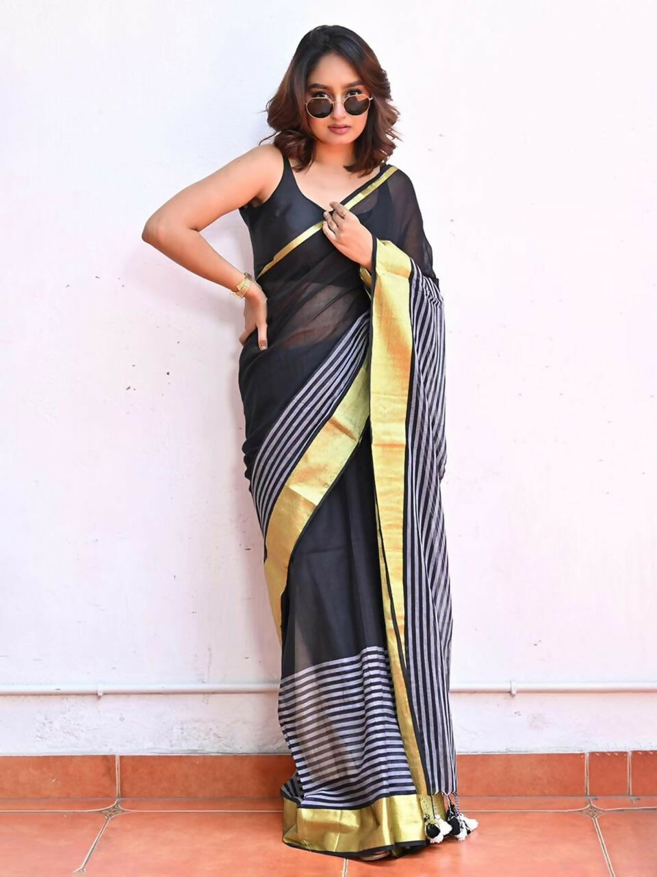 Exclusive Collection Beautiful Pure Cotton Black Woven Handloom Saree With Running Blouse Piece