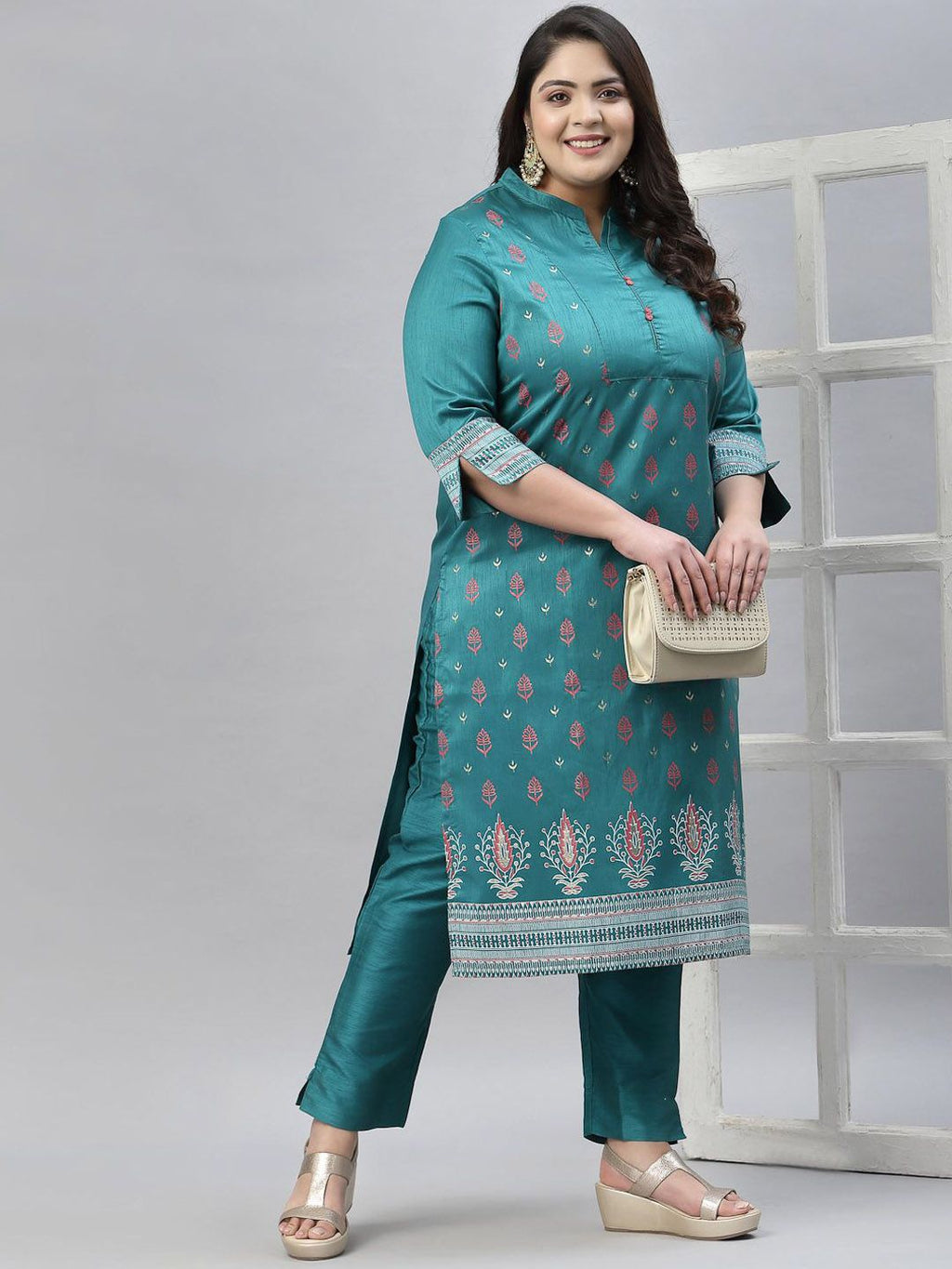 Sztori Plus Size Floral Foil Printed Straight Kurta With Trouser