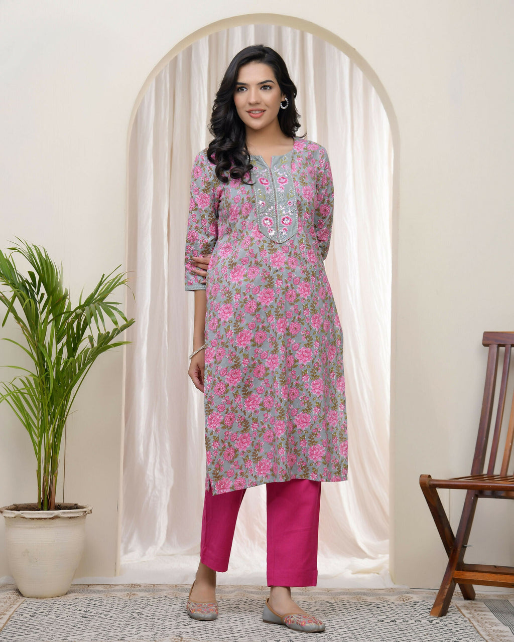 Vaasva Women Grey Cotton Printed Straight Kurti With Pant