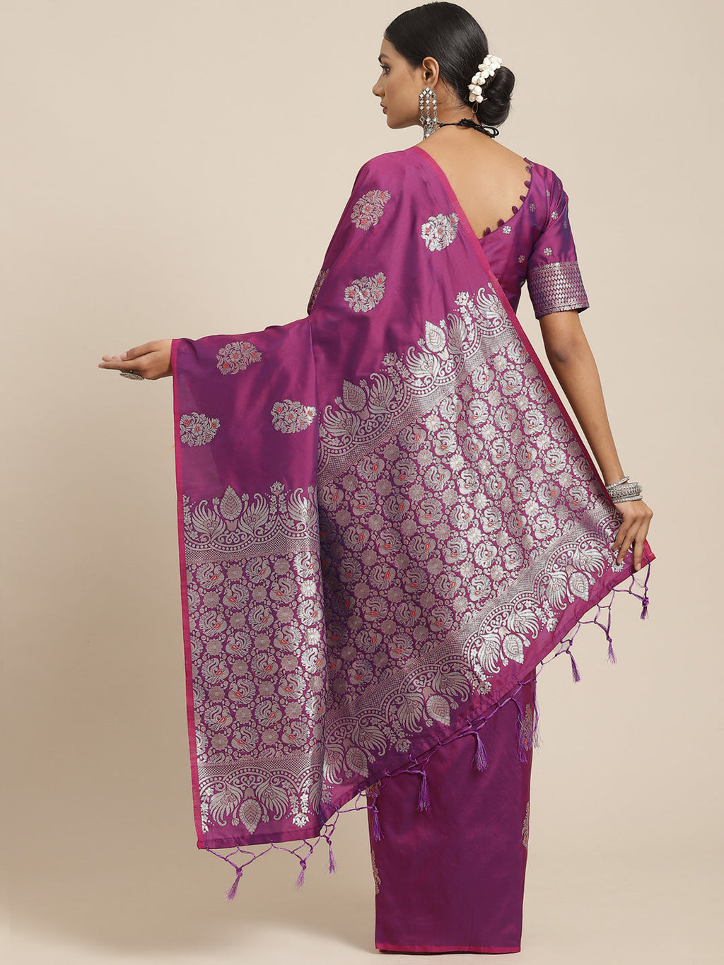 Saree Mall Magenta & Silver-Toned Floral Silk Blend Dharmavaram Saree