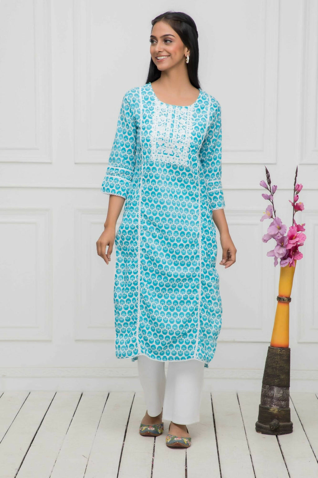 Myshka Blue Women Solid Cotton Straight Round Neck Kurtas