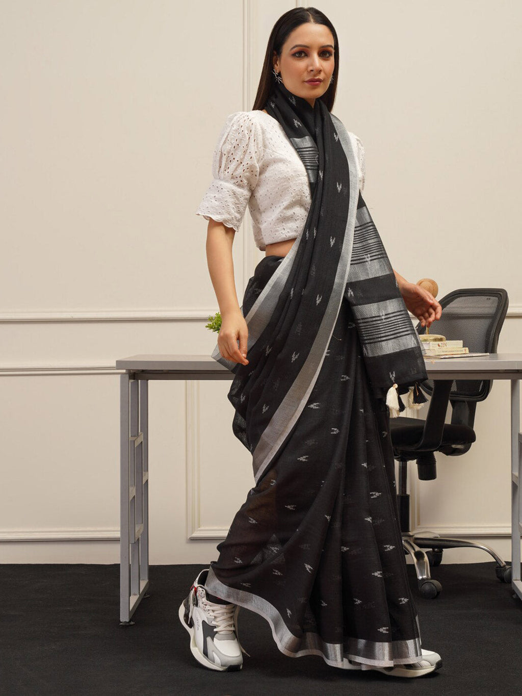 Tikhi Imli Ethnic Motifs Saree