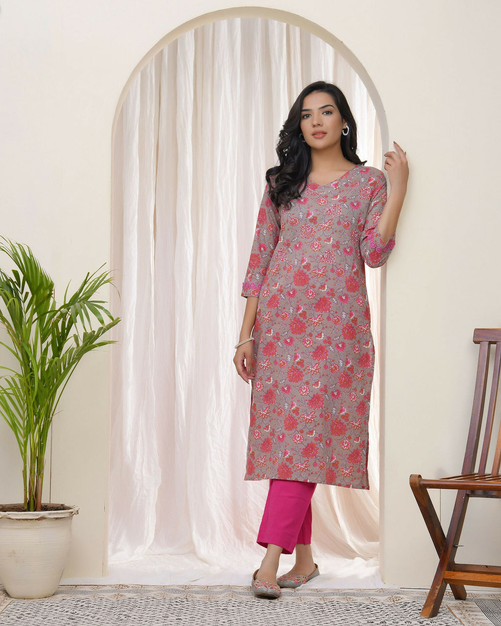 Vaasva Women Charcoal Cotton Printed Straight Kurti With Pant