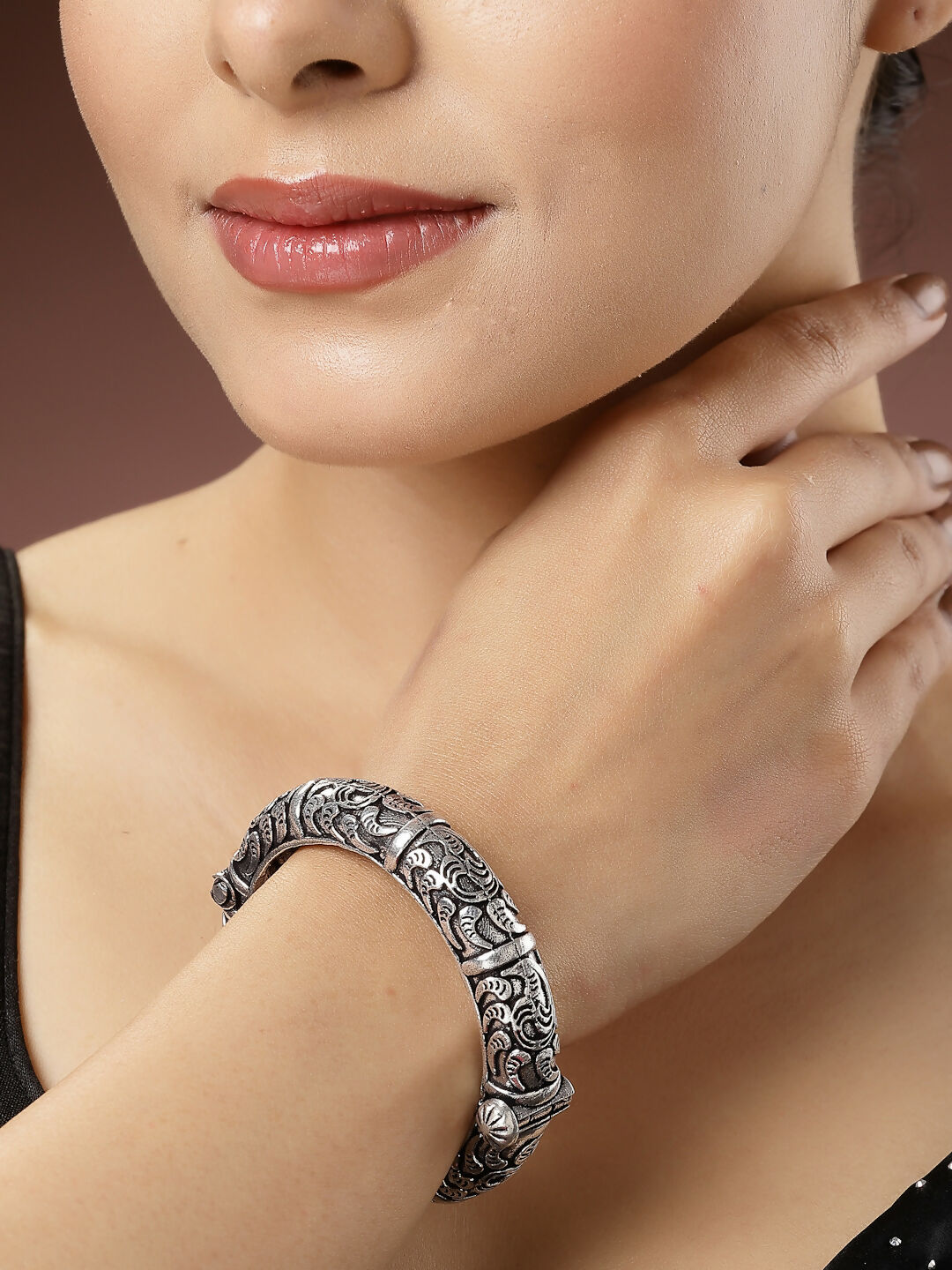 NVR Women's Silver-Toned German Silver Oxidised Kada Bangle