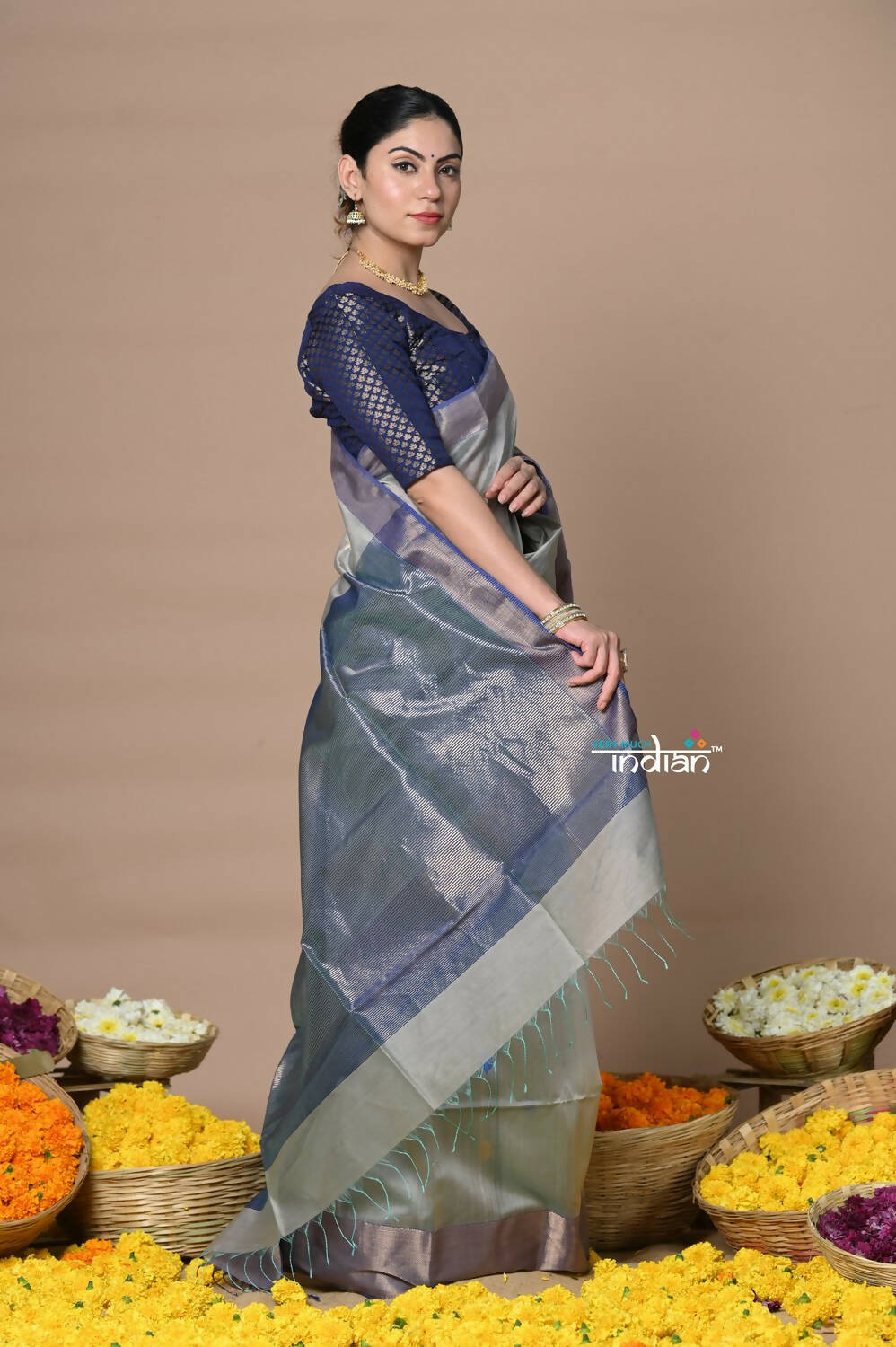 Very Much Indian Rajsi - Handloom Ari Checks Cotton Silk Saree With Golden Border - Grey